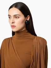 Charger l'image dans la galerie, Lacquered Sphere Ear Clips - Nina Ricci