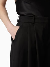 Charger l'image dans la galerie, Black Highwaisted Shorts - Nina Ricci