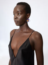 Charger l'image dans la galerie, Pistil Bloom Flower Earrings