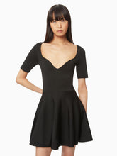 Charger l&#39;image dans la galerie, Heart neckline flared dress in black - Nina Ricci
