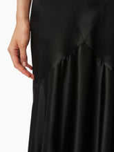 Charger l&#39;image dans la galerie, Long bias cut skirt in black - Nina Ricci
