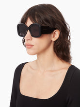 Charger l&#39;image dans la galerie, Lunettes de soleil Full Moon Oversize noir brillant
