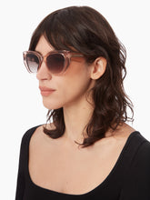 Cargar imagen en el visor de la galería, Gafas de sol Waves Butterfly con montura transparente brillante
