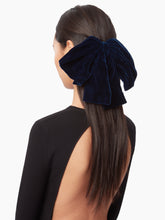 Charger l&#39;image dans la galerie, VELVET BOW HAIR CLIP - NINA RICCI
