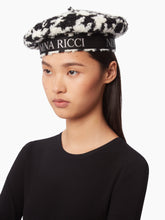 Charger l&#39;image dans la galerie, WOOL BERET WITH NINA RICCI LOGO IN BLACK AND WHITE - Nina Ricci
