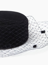 Charger l&#39;image dans la galerie, PILLBOX HAT WITH VEIL IN BLACK - Nina Ricci
