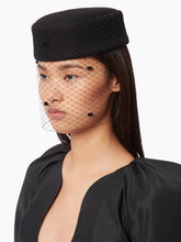 Charger l&#39;image dans la galerie, PILLBOX HAT WITH VEIL IN BLACK - Nina Ricci
