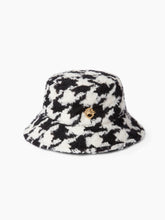 Cargar imagen en el visor de la galería, HOUNDSTOOTH BUCKET HAT IN WHITE AND BLACK - Nina Ricci
