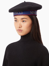 Charger l&#39;image dans la galerie, WOOL BERET WITH NINA RICCI LOGO IN BLACK - Nina Ricci
