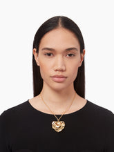 Charger l&#39;image dans la galerie, CUSHION HEART NECKLACE IN GOLD - Nina Ricci
