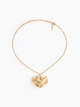 Charger l&#39;image dans la galerie, CUSHION HEART NECKLACE IN GOLD - Nina Ricci
