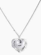 Cargar imagen en el visor de la galería, CUSHION HEART NECKLACE IN SILVER - Nina Ricci
