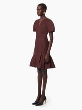 Charger l&#39;image dans la galerie, PEPLUM DRESS IN WOOL IN RED - Nina Ricci
