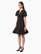 Charger l&#39;image dans la galerie, PEPLUM DRESS IN WOOL IN BLACK - Nina Ricci
