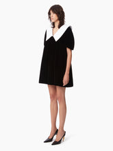 Charger l&#39;image dans la galerie, VELVET BABYDOLL DRESS IN BLACK - Nina Ricci
