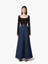 Cargar imagen en el visor de la galería, FLARED DENIM PANTS IN BLUE - Nina Ricci
