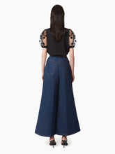 Charger l&#39;image dans la galerie, CROPPED FLARED DENIM PANTS - NINA RICCI
