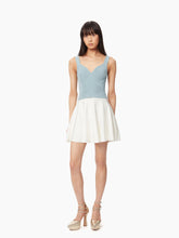 Charger l&#39;image dans la galerie, Sleeveless heart neckline top in light blue - Nina Ricci
