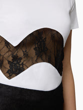 Cargar imagen en el visor de la galería, Camiseta de insertos de encaje blanco
