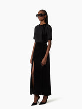 Load image into Gallery viewer, Black Bow Ruban T-Shirt
