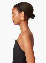 Charger l'image dans la galerie, SMALL HEART CUSHION EARRINGS - Nina Ricci
