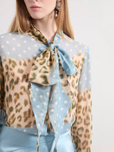 画像をギャラリービューアに読み込む, Leopard and Polka Dots Lavalliere Shirt
