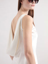 Cargar imagen en el visor de la galería, Cream Halterneck Silk Satin Top
