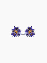 Charger l'image dans la galerie, Pistil Bloom Flower Earrings
