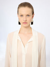 Cargar imagen en el visor de la galería, Cream Three Graces Earrings
