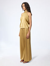 Charger l'image dans la galerie, Gold Halterneck Silk Satin Top
