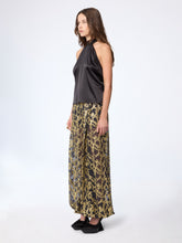 Load image into Gallery viewer, Black Halterneck Silk Satin Top
