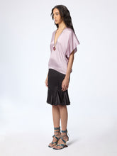 Cargar imagen en el visor de la galería, Mauve V-Neck Silk Satin Top
