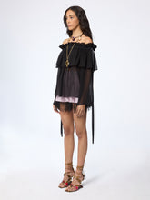 Cargar imagen en el visor de la galería, Black Boat Neck Silk Top With Bow Details
