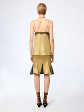 Charger l'image dans la galerie, Gold V-Neck Silk Satin Top
