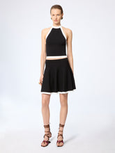 Cargar imagen en el visor de la galería, Black Halterneck Knit Top
