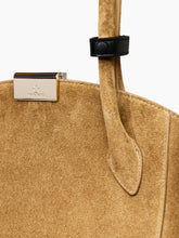 Charger l'image dans la galerie, LE BAL BAG LARGE IN SUEDE
