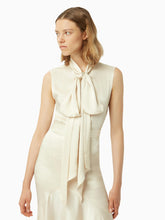 Charger l&#39;image dans la galerie, Sleeveless pussy-bow shirt in champagne - Nina Ricci
