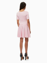 Charger l&#39;image dans la galerie, Heart neckline flared dress in pink - Nina Ricci
