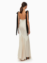 Charger l&#39;image dans la galerie, Long satin dress in champagne - Nina Ricci
