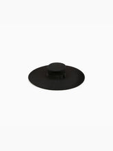 Cargar imagen en el visor de la galería, Felt cool capeline hat in black - Nina Ricci
