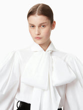 Cargar imagen en el visor de la galería, Pussy-bow shirt in white - Nina Ricci
