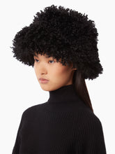 Charger l&#39;image dans la galerie, FAUX FUR BUCKET HAT IN BLACK - Nina Ricci
