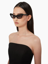 Load image into Gallery viewer, WAVES CAT-EYE BLACK - NINA RICCI
