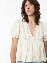 Load image into Gallery viewer, Babydoll top with ruched sleeves in creme - Nina Ricci
